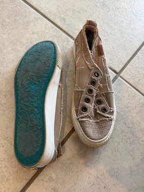 Beige Slip-On Canvas Sneakers with Teal Soles